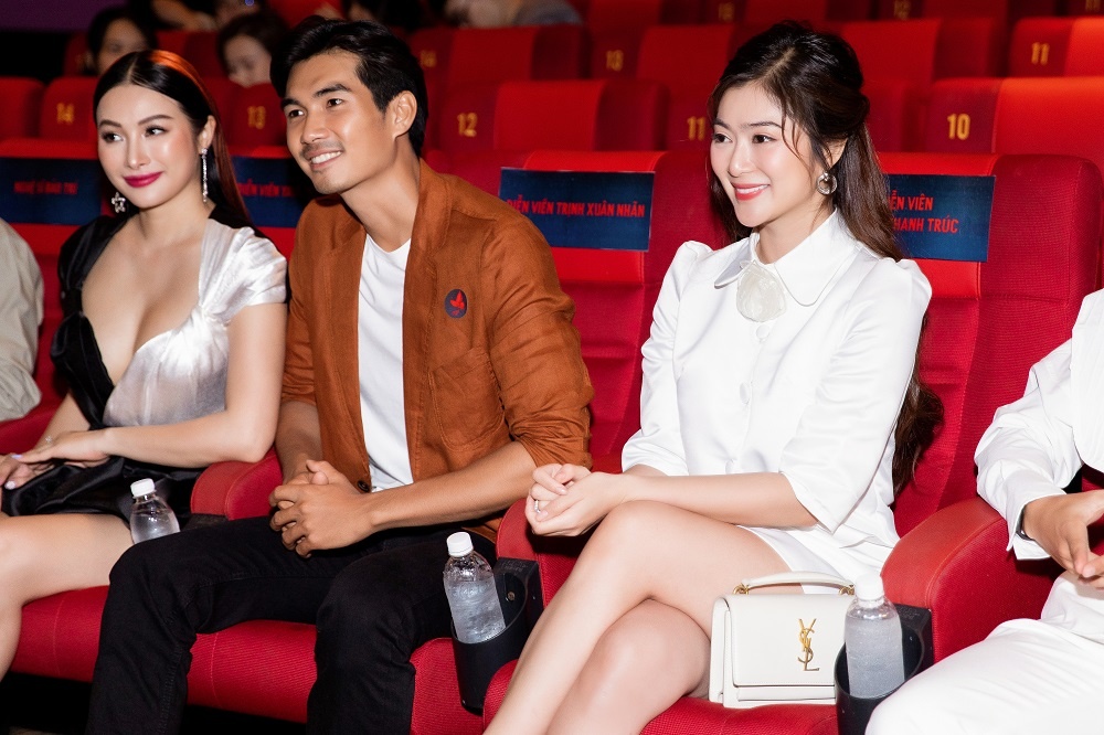 phim 18+ khong cau khach bang canh nong anh 2