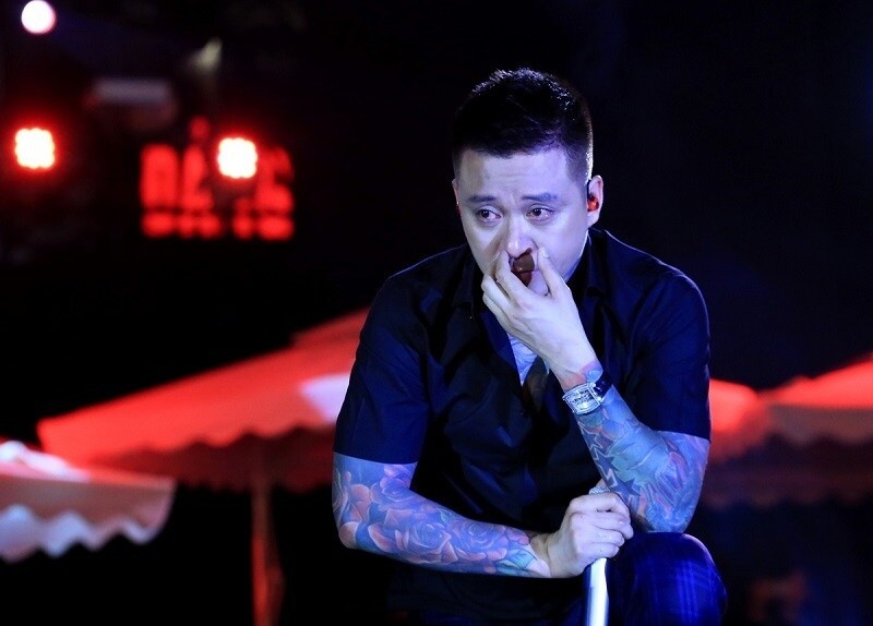 Tuan Hung tam ngung ca hat - ‘ngua hoang’ tu bo? hinh anh