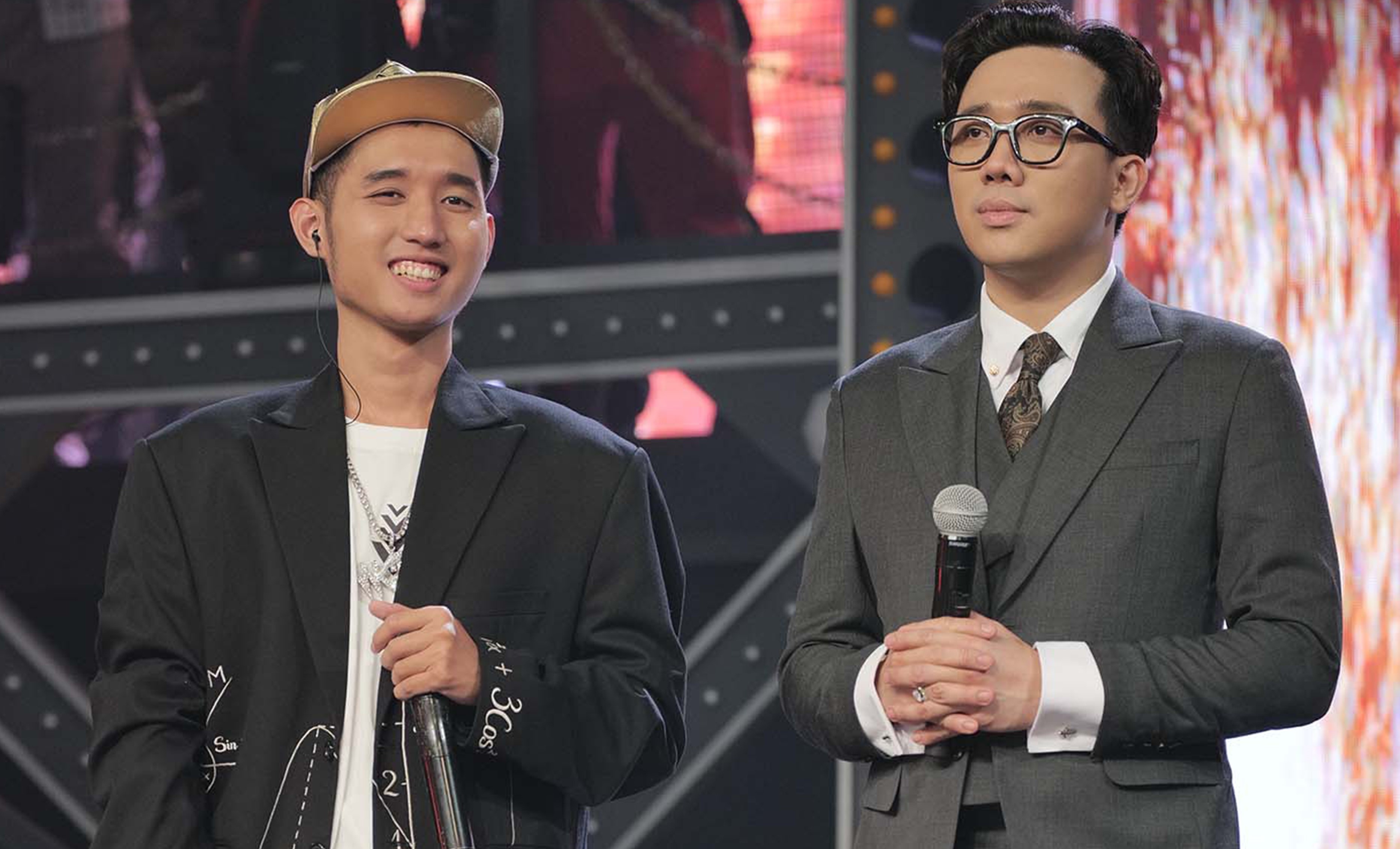 Rap Viet tap 4: Giam khao bat dong, buoc phai nhuong quyen luc hinh anh