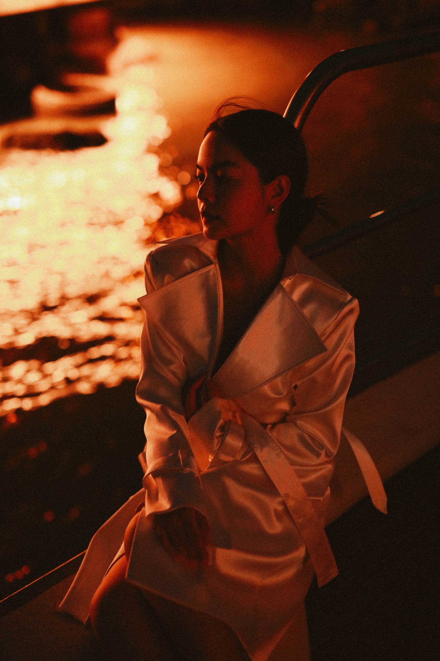 review Noi voi nguoi den sau Pham Quynh Anh anh 2