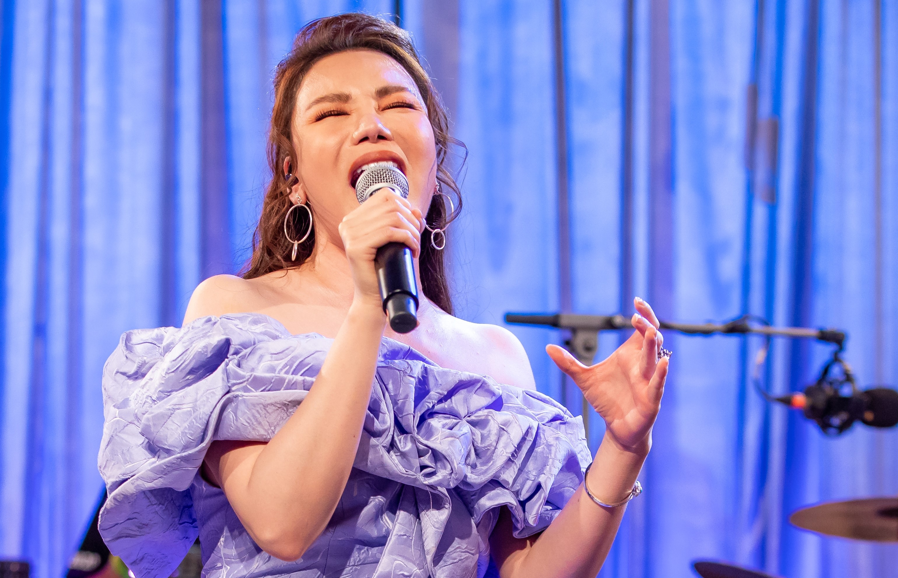 Ho Quynh Huong ngay tro lai hinh anh