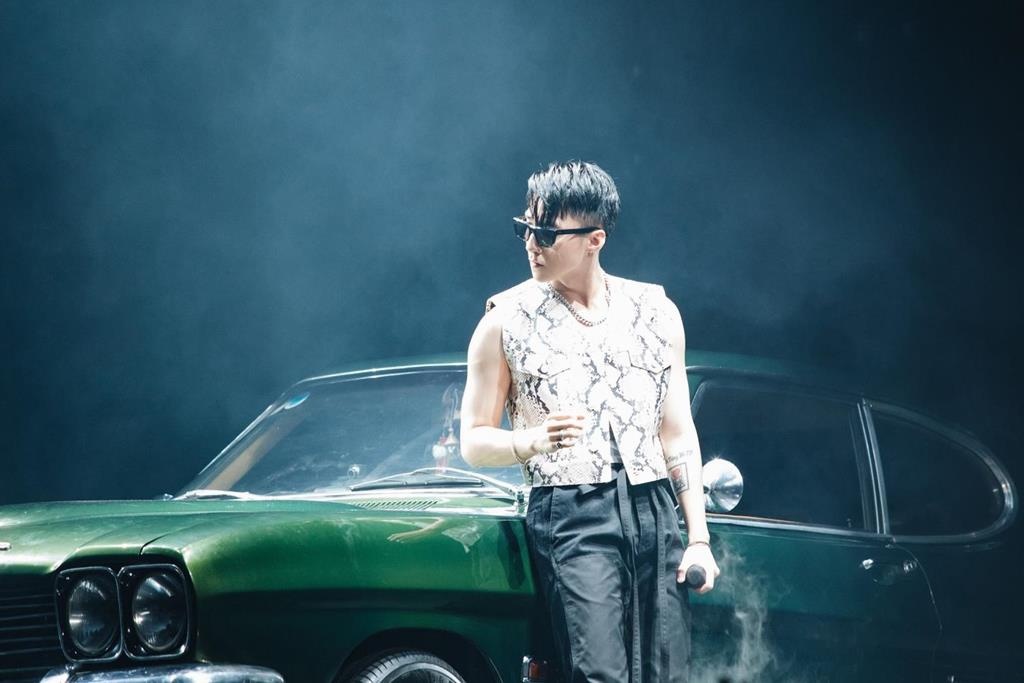 Son Tung M-TP co con la rapper anh 3