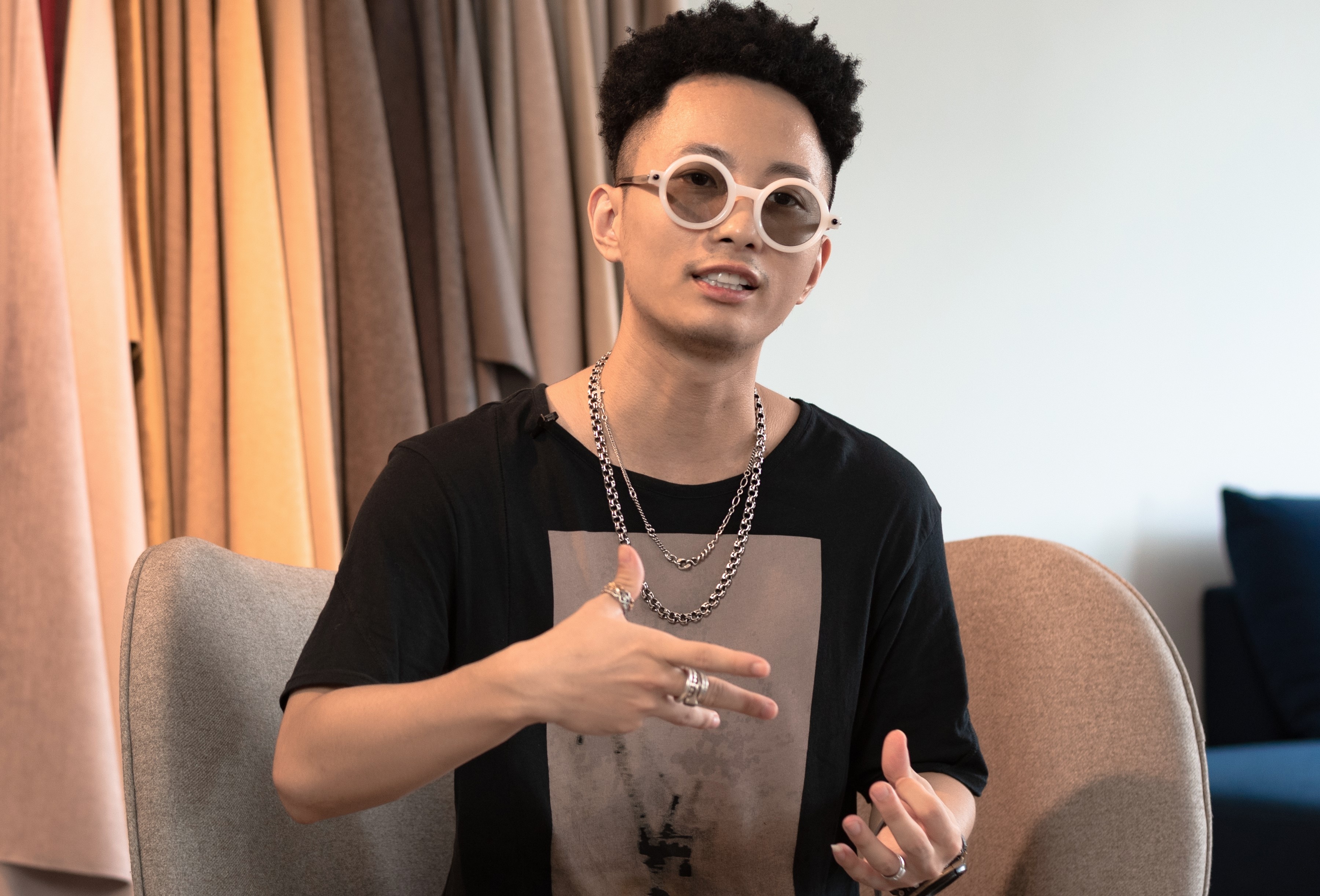 'Wowy va Karik dang den gan ngoi vo dich Rap Viet' hinh anh