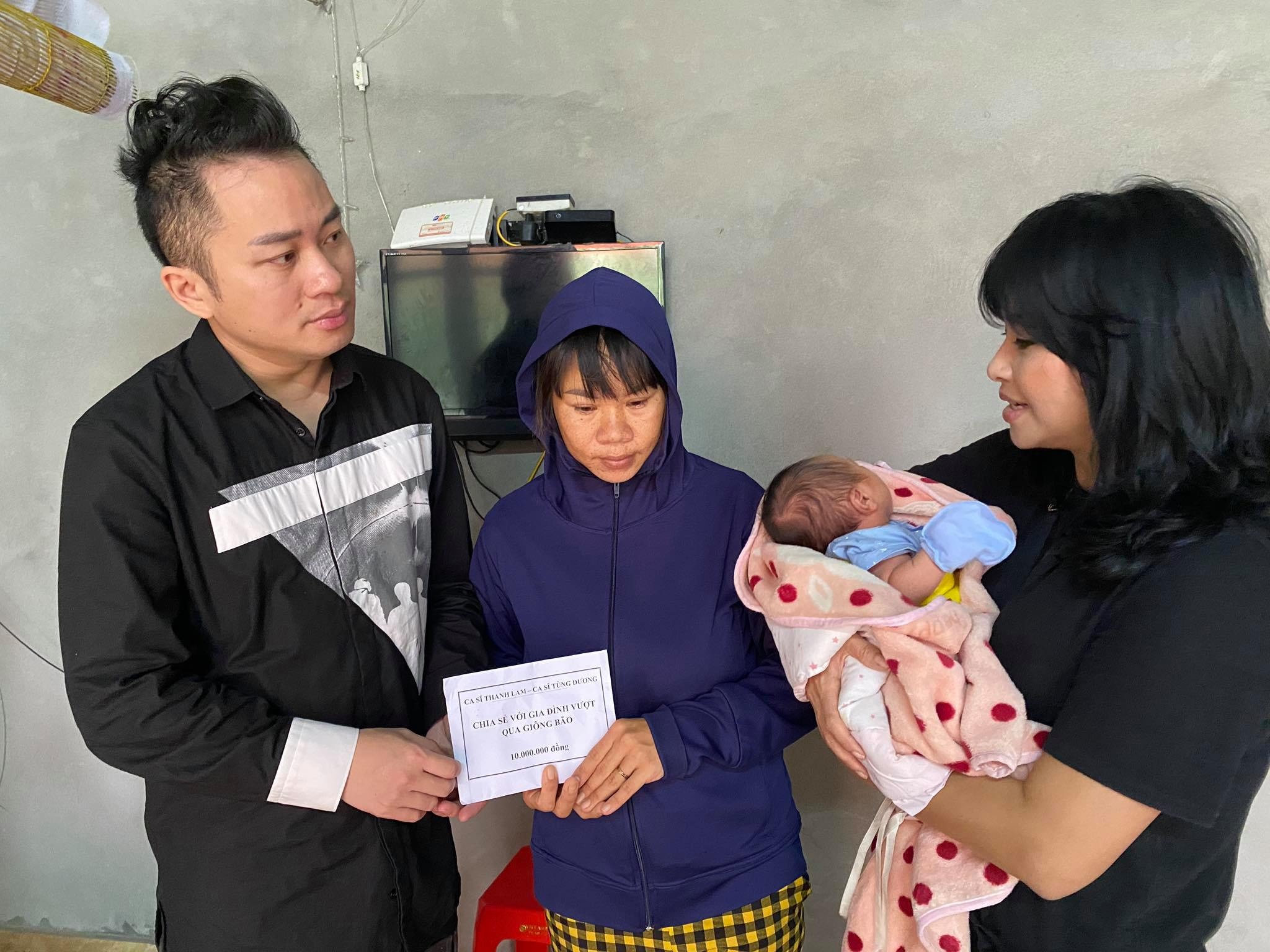 Thanh Lam, Tung Duong khoc khi tang qua nguoi dan vung lu Ha Tinh hinh anh