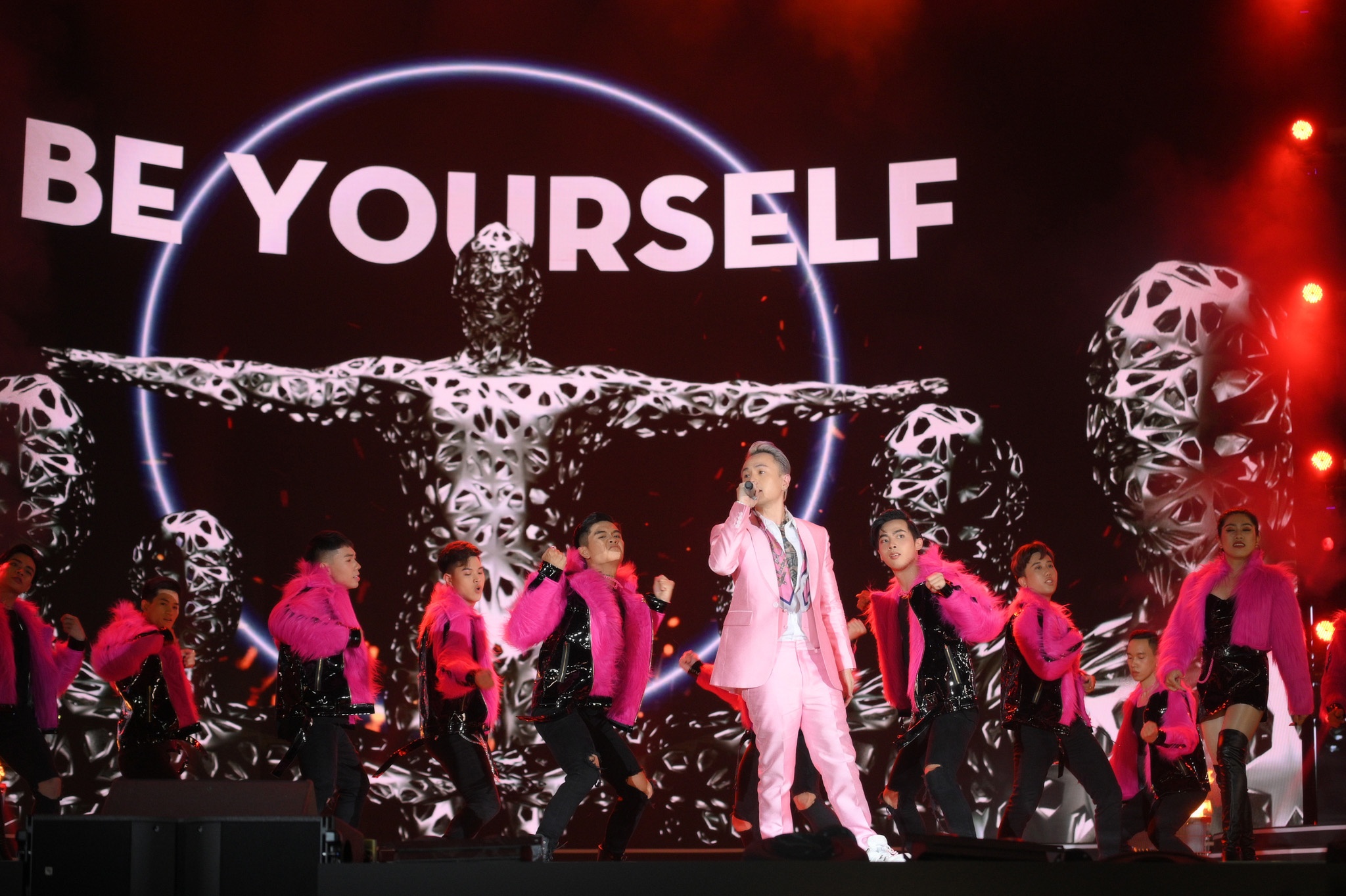 chung ket hoa hau nhu lau thap cam anh 4