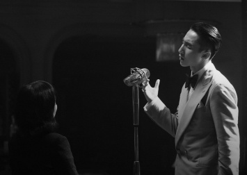 review Chung ta cua hien tai anh 4