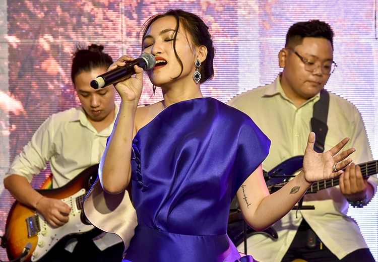 album hoi sinh anh 4