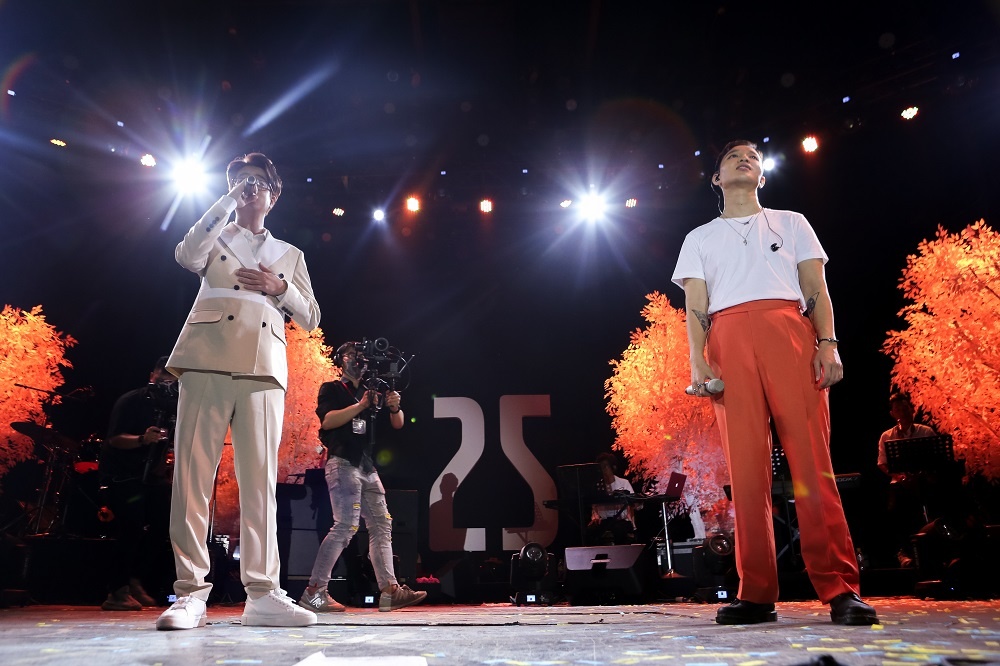 Bui Anh Tuan dang o dau anh 3