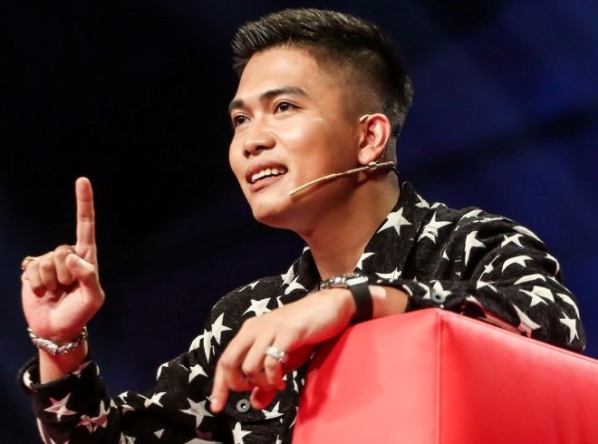 Ai dua BigDaddy den hai chiec ghe nong gio vang anh 5