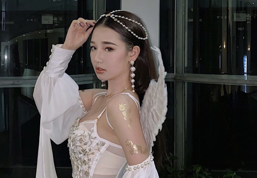 Su khac biet cua Amee va lua ca si Huong Tram, Van Mai Huong hinh anh