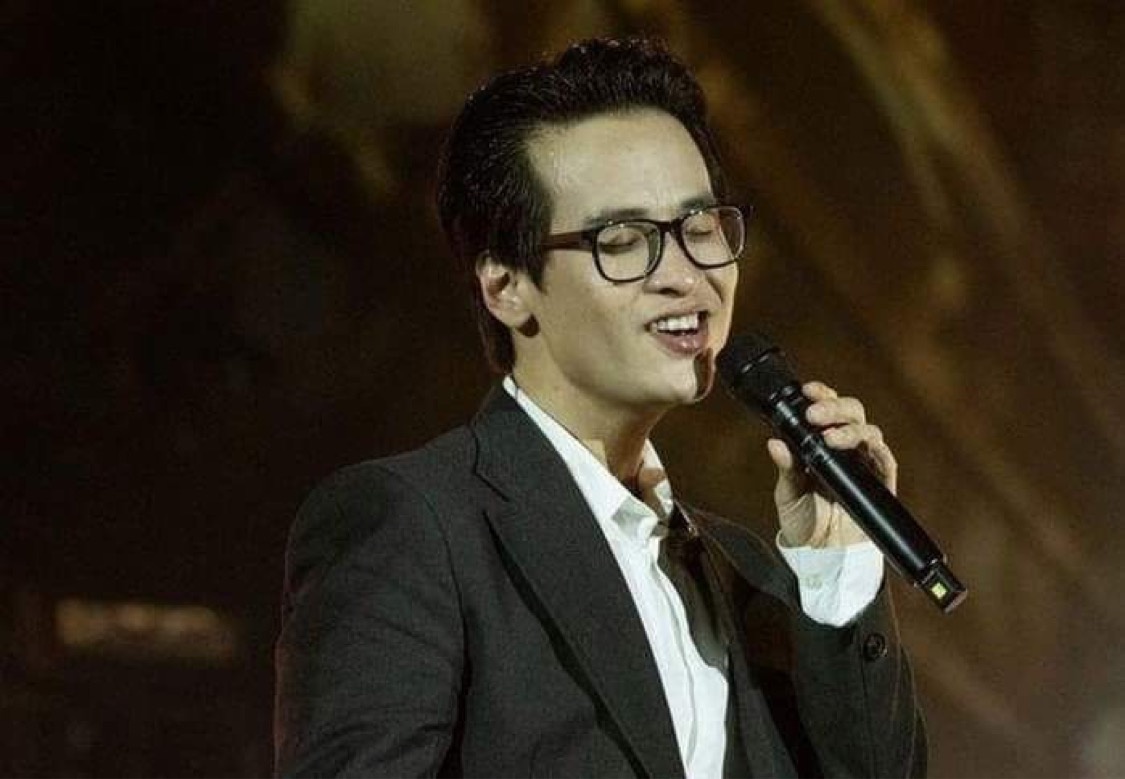Von lieng cua Ha Anh Tuan truoc 10.000 khan gia hinh anh