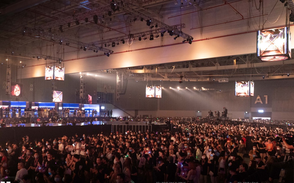 10.000 khan gia 'chay' voi Rap Viet anh 5