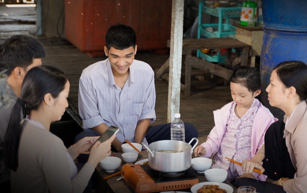 Ly Hai len tay anh 4