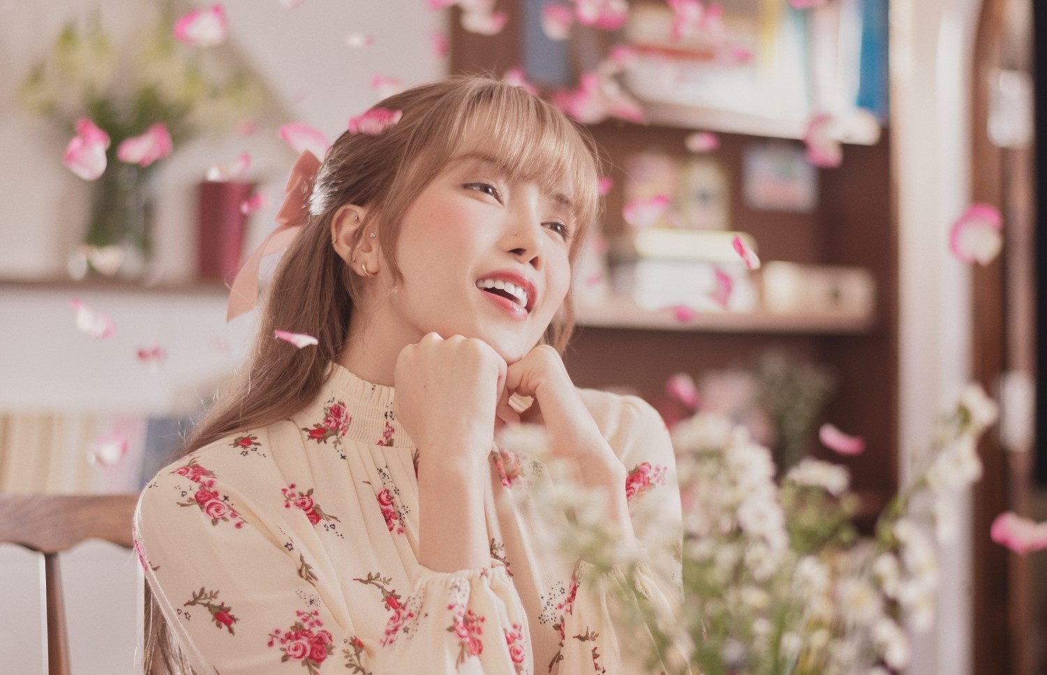 MV 'Love Rosie': Thieu Bao Tram qua tre con? hinh anh