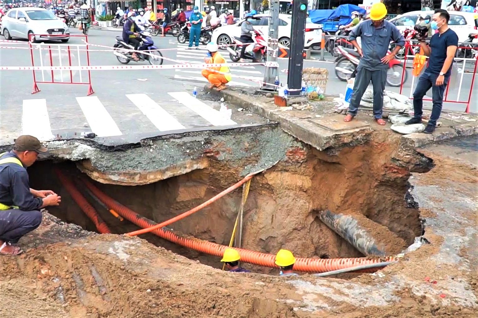 'Ho tu than' sau 2 m gay un tac giao thong tai TP.HCM hinh anh