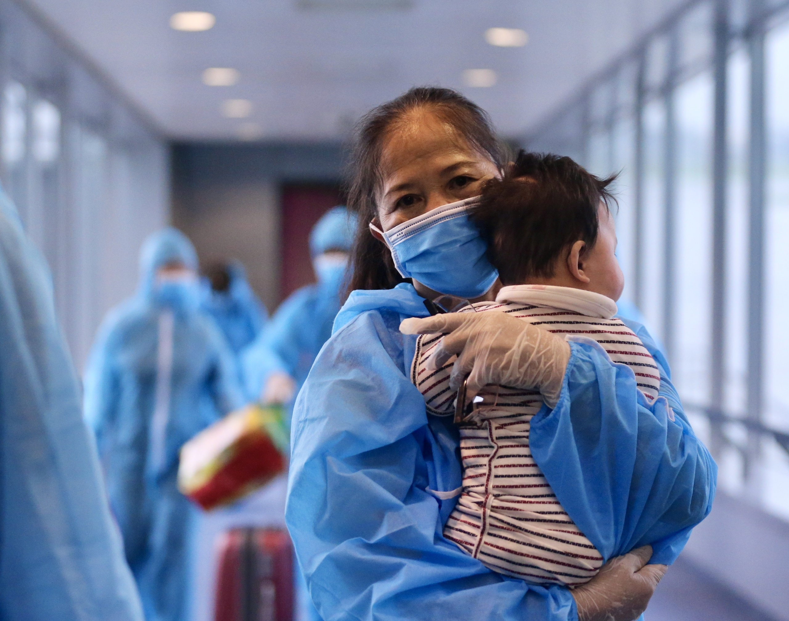 Don hon 300 khach bi mac ket o Da Nang ve TP.HCM hinh anh