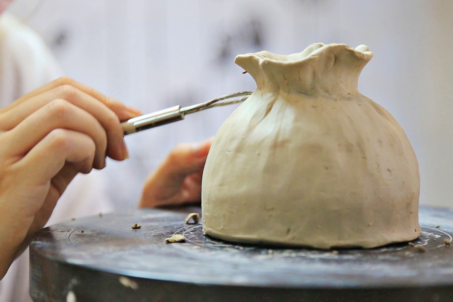 Hoc lam gom tai TP.HCM hinh anh