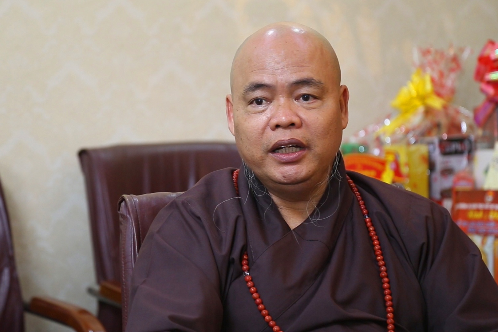 Chua Vinh Nghiem nhan giu hu tro cot mat anh hinh anh