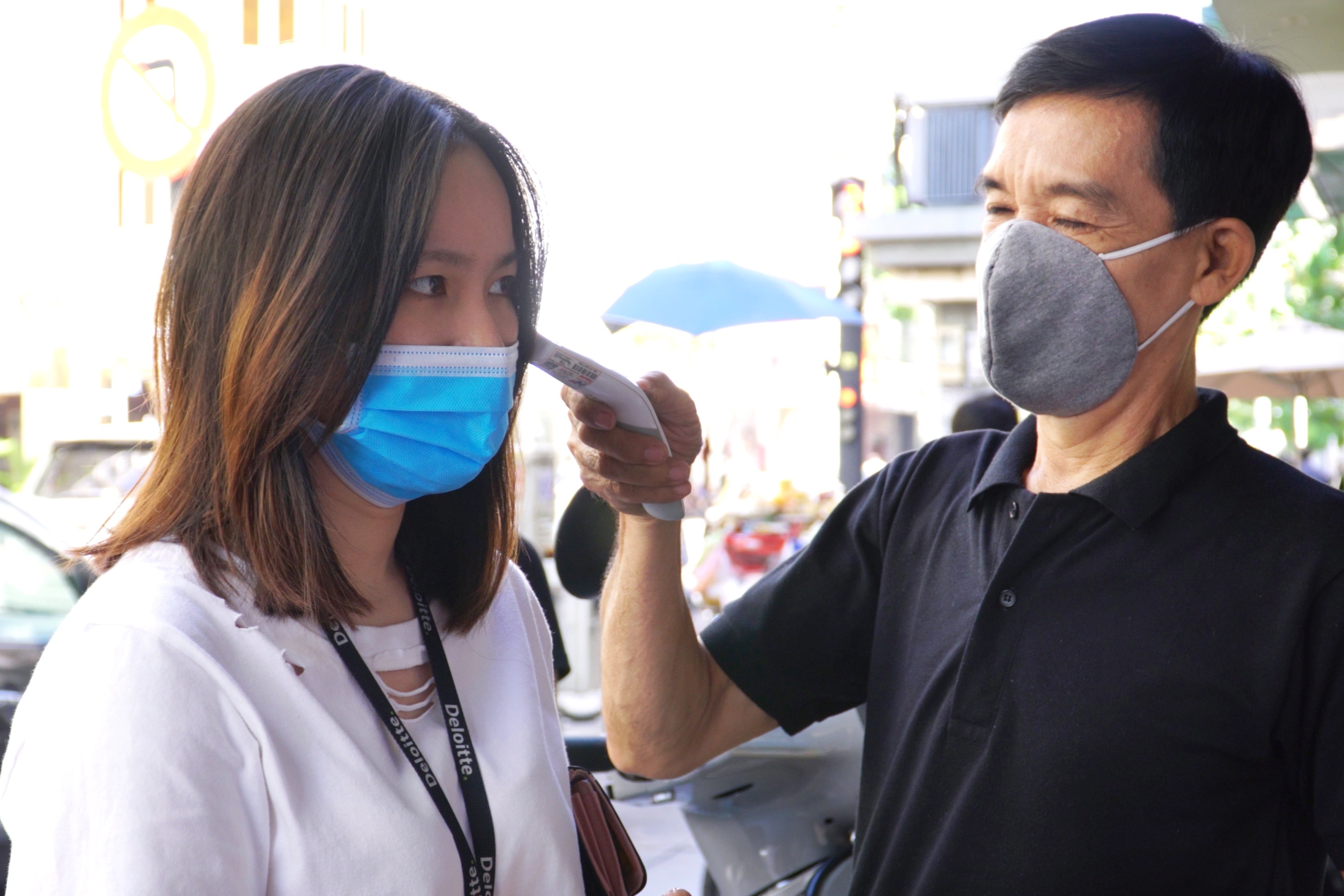 Nha hang, quan an kich hoat lai bien phap chong dich hinh anh