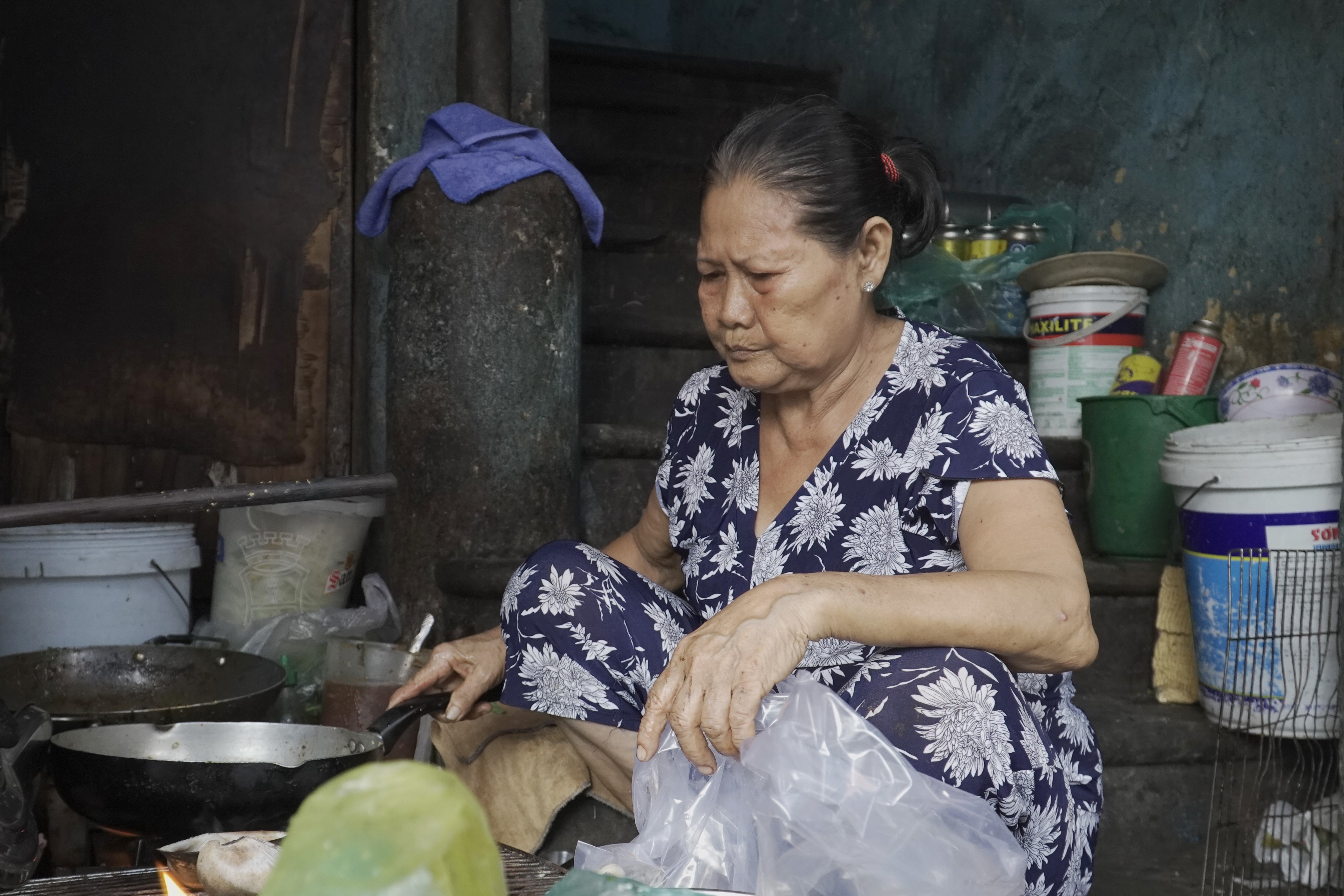 'Oc cau thang' thu hut nguoi an o TP.HCM hinh anh
