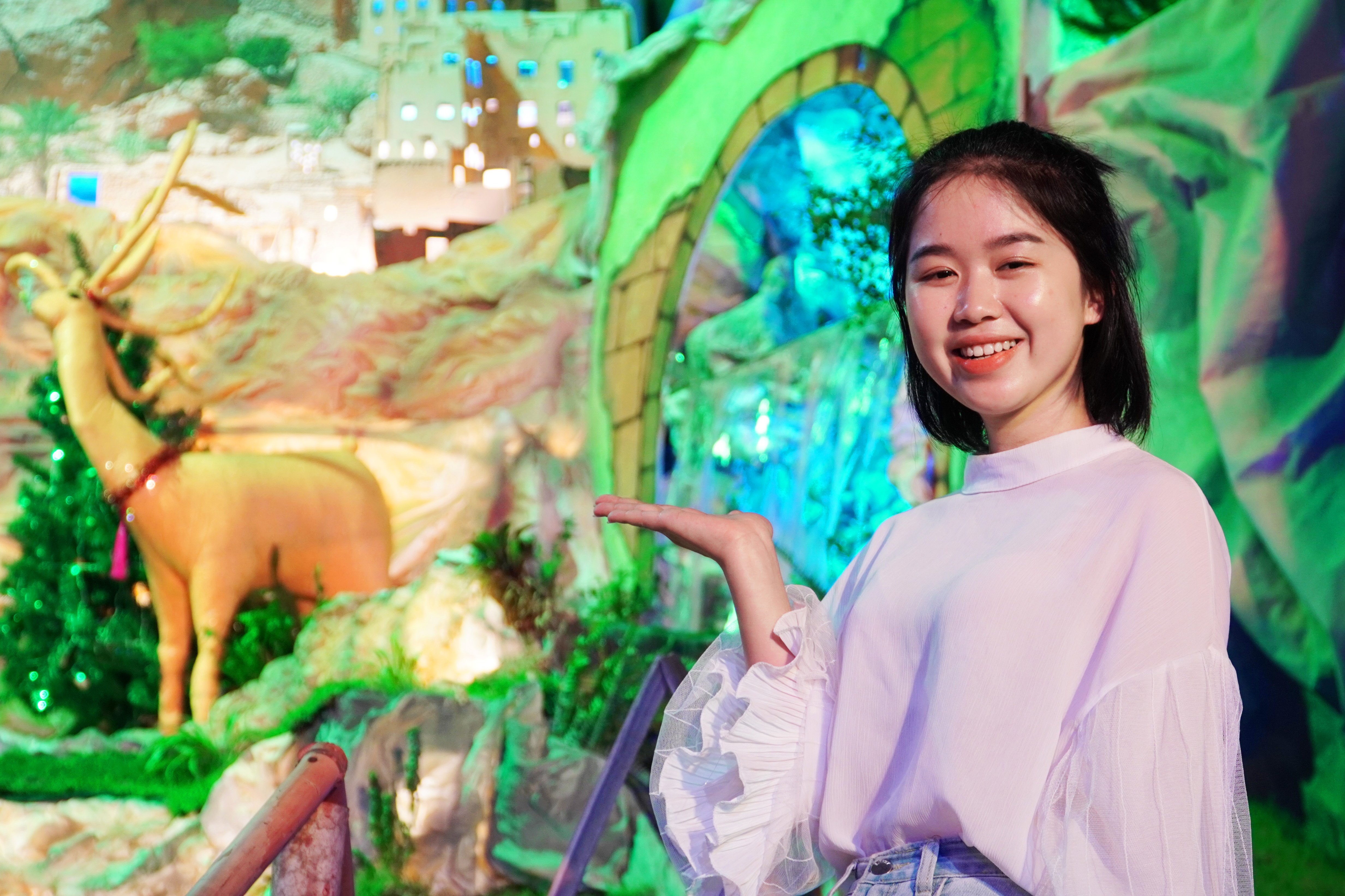 Xom dao TP.HCM len den don Giang sinh 2020 hinh anh