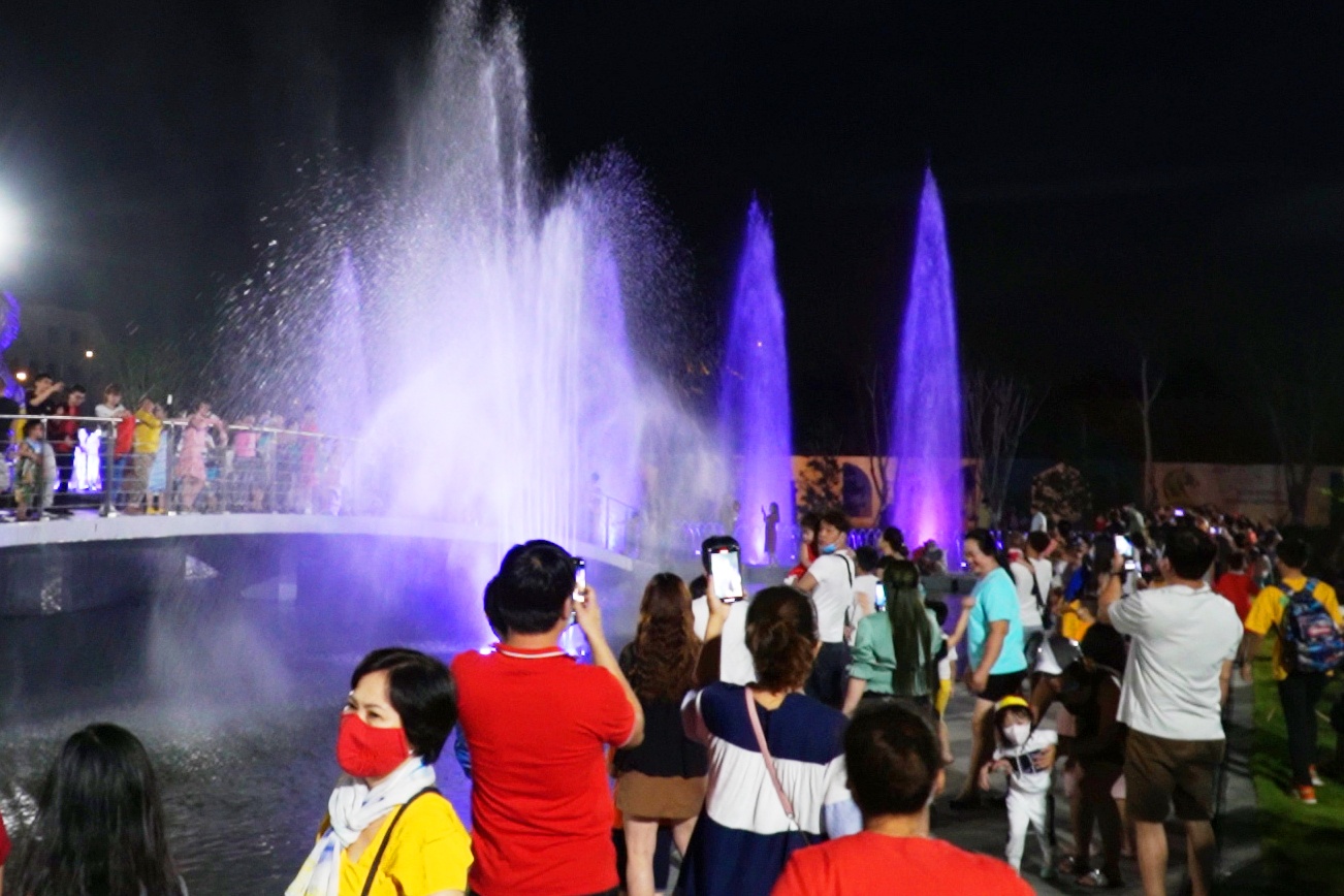 Quang truong nhac nuoc 15.000 m2 o TP.HCM hinh anh