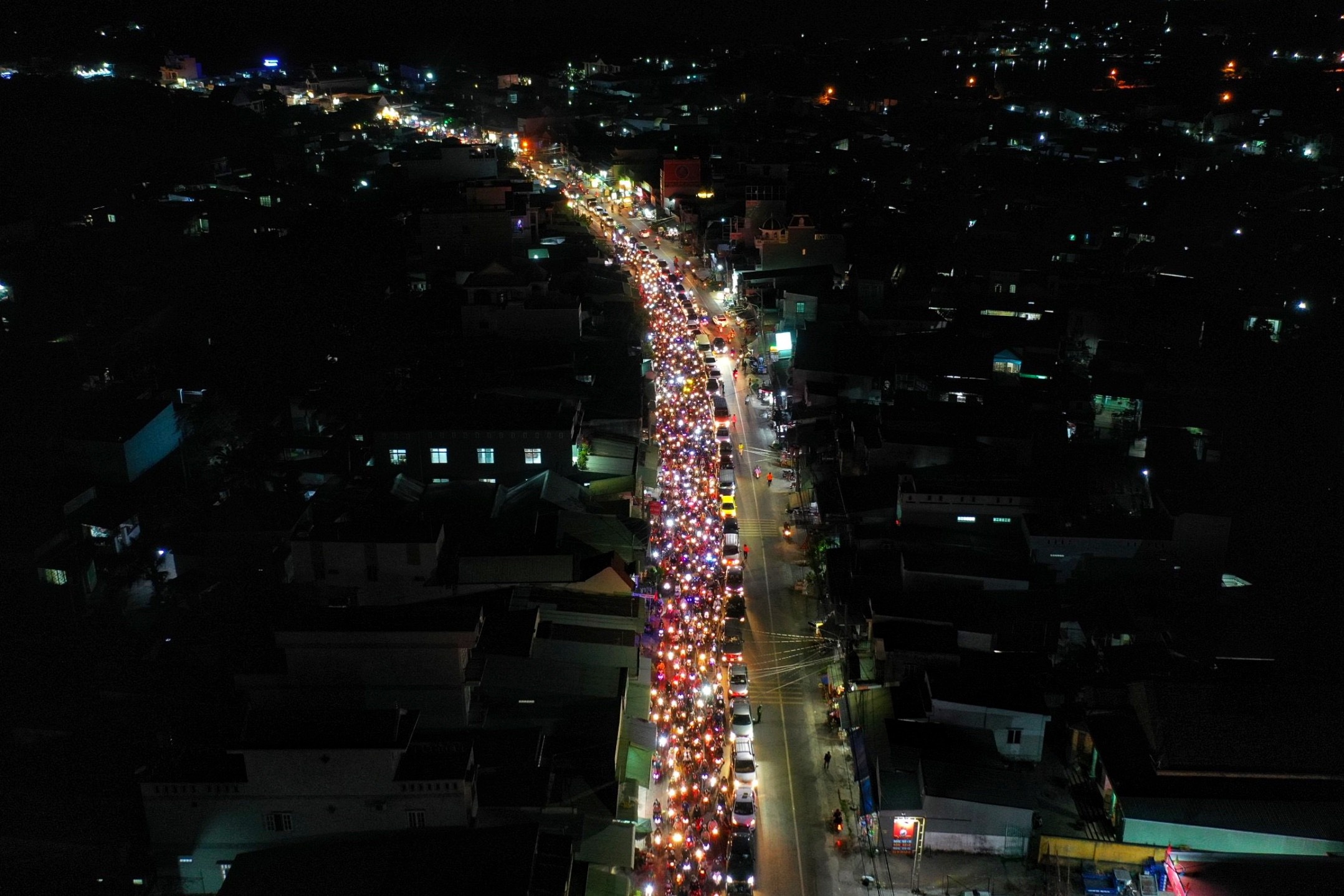 Pha Cat Lai ket cung vi nguoi dan quay lai thanh pho hinh anh