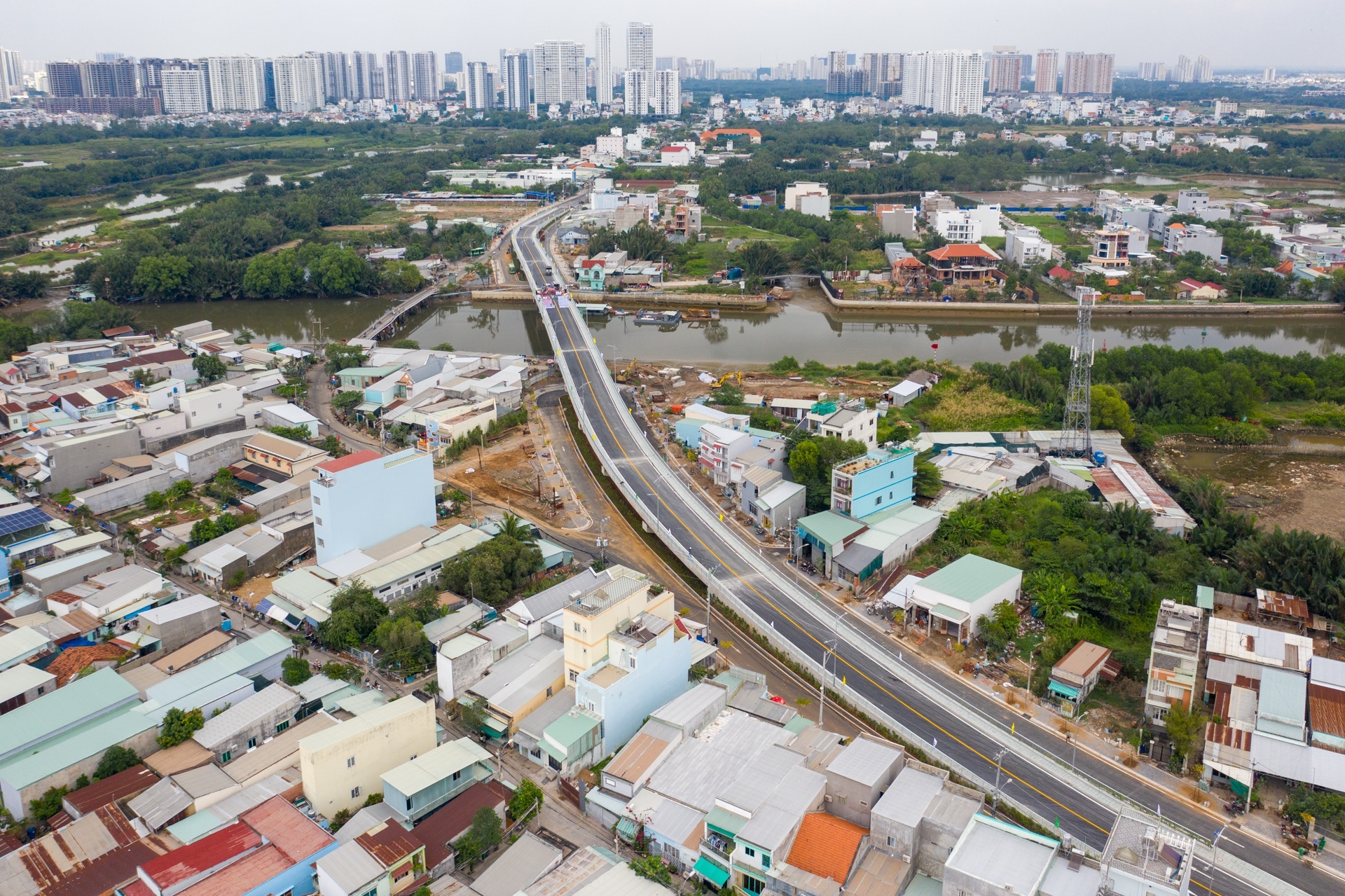 'Cho 8 nam troi moi co cay cau' hinh anh