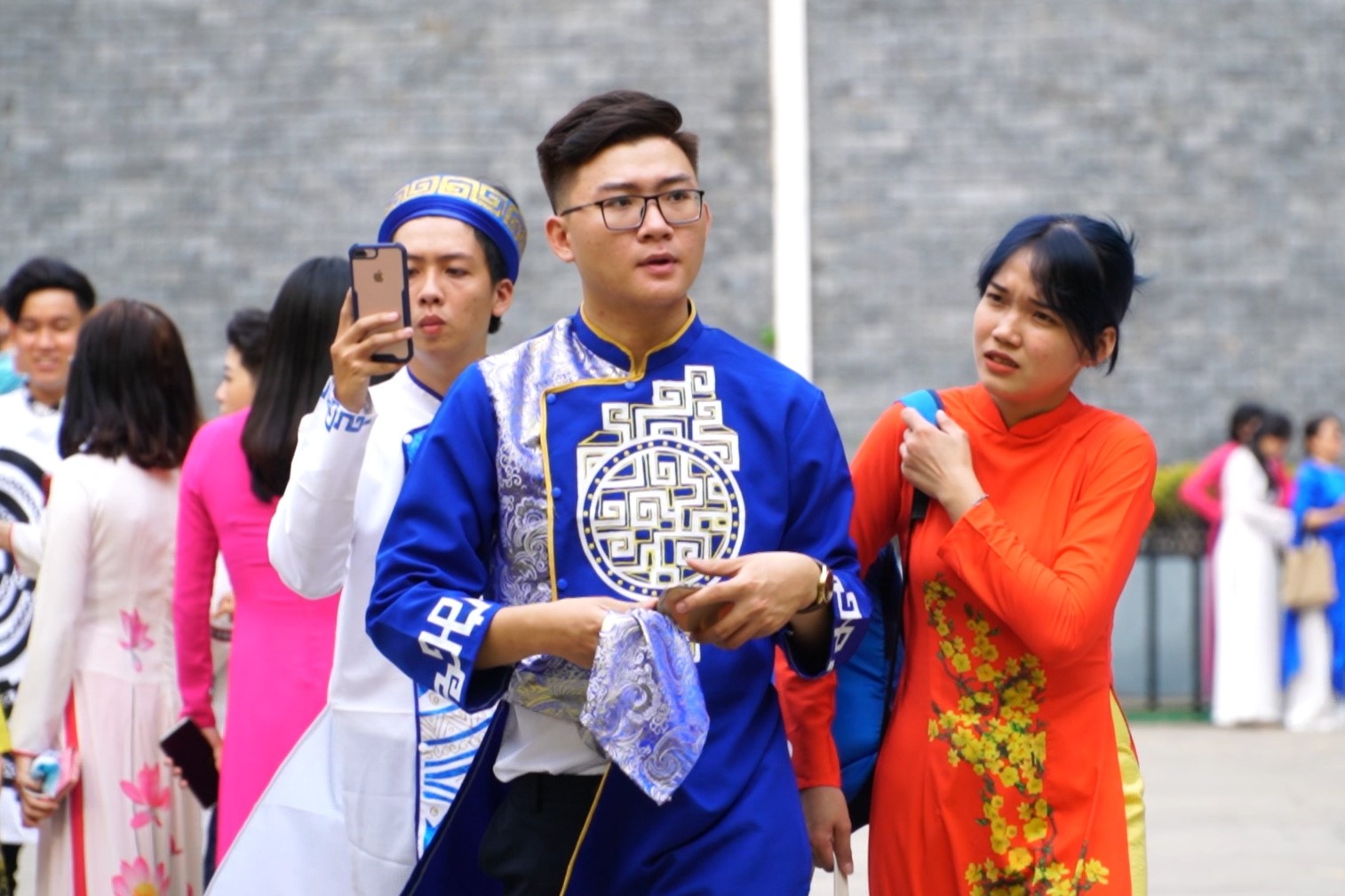 Nhieu nguoi o TP.HCM lo la khong deo khau trang hinh anh