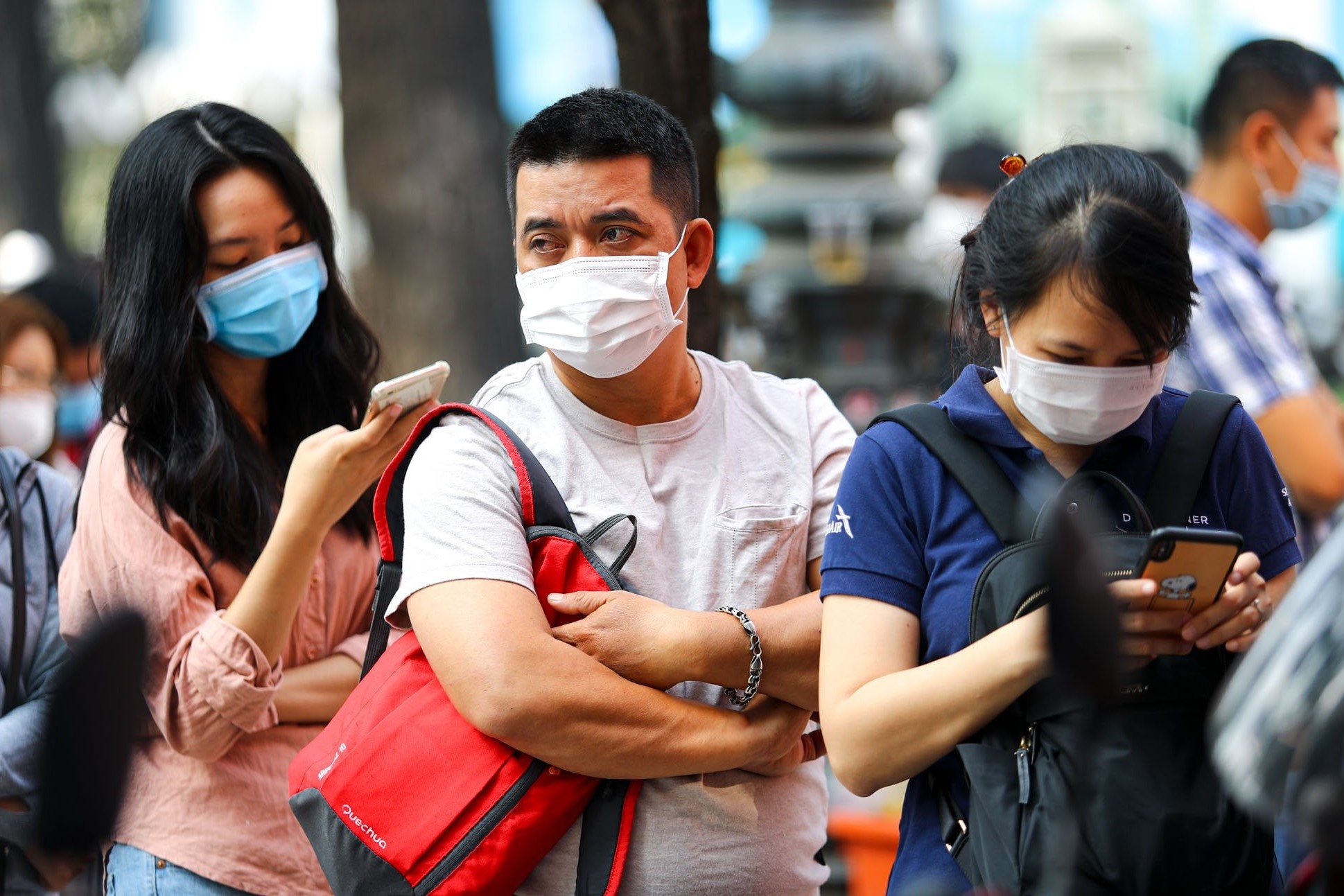 Xep hang cho doi, huy ve may bay Tet do Covid-19 hinh anh