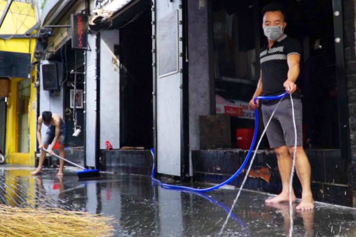 Quan bar, nha hang o TP.HCM dong loat dong cua hinh anh