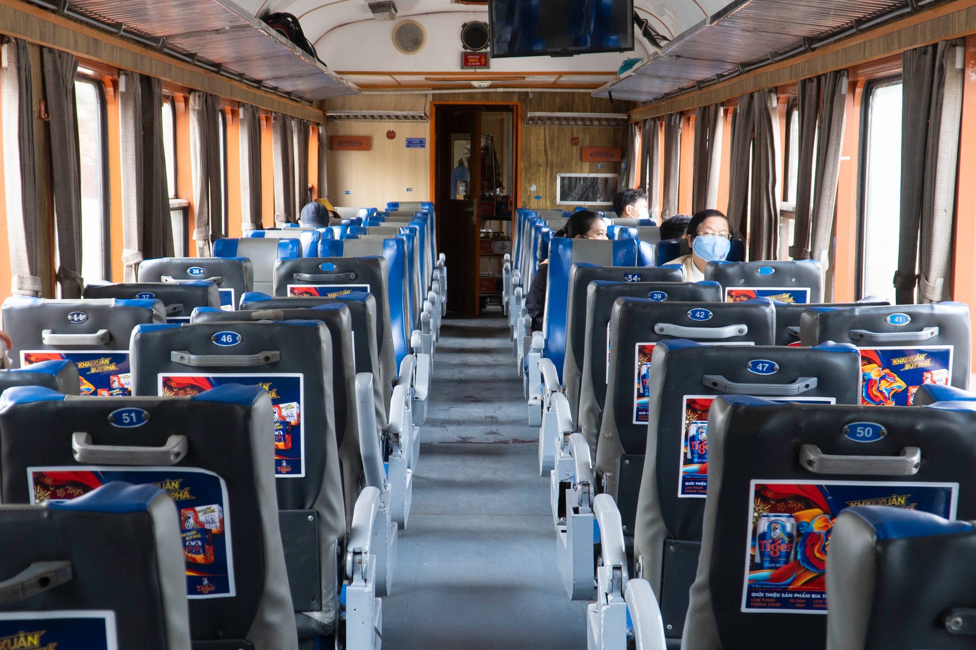 Ga Sai Gon vang khach mung 3 Tet hinh anh