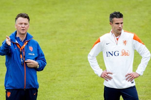 Van Gaal cùng học trò ‘cưng’ Van Persie tại World Cup 2014. Ảnh: standard.co.uk