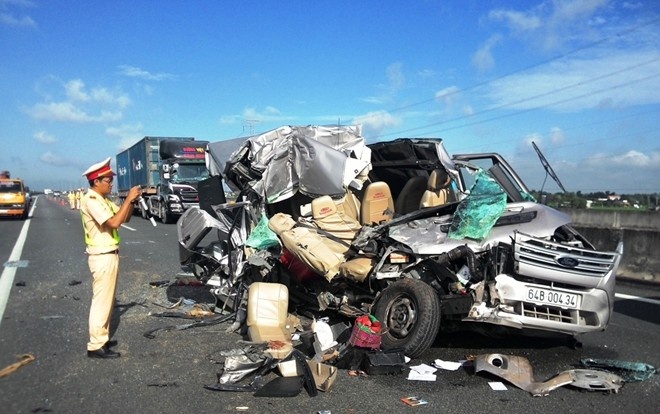 Nhung vu tai nan tham khoc tren cao toc Trung Luong hinh anh