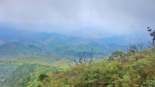 Tầm nhìn từ đỉnh cao thứ nhì.