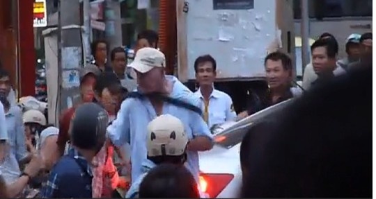 Nguoi Da Nang keu goi van minh voi khach nuoc ngoai hinh anh