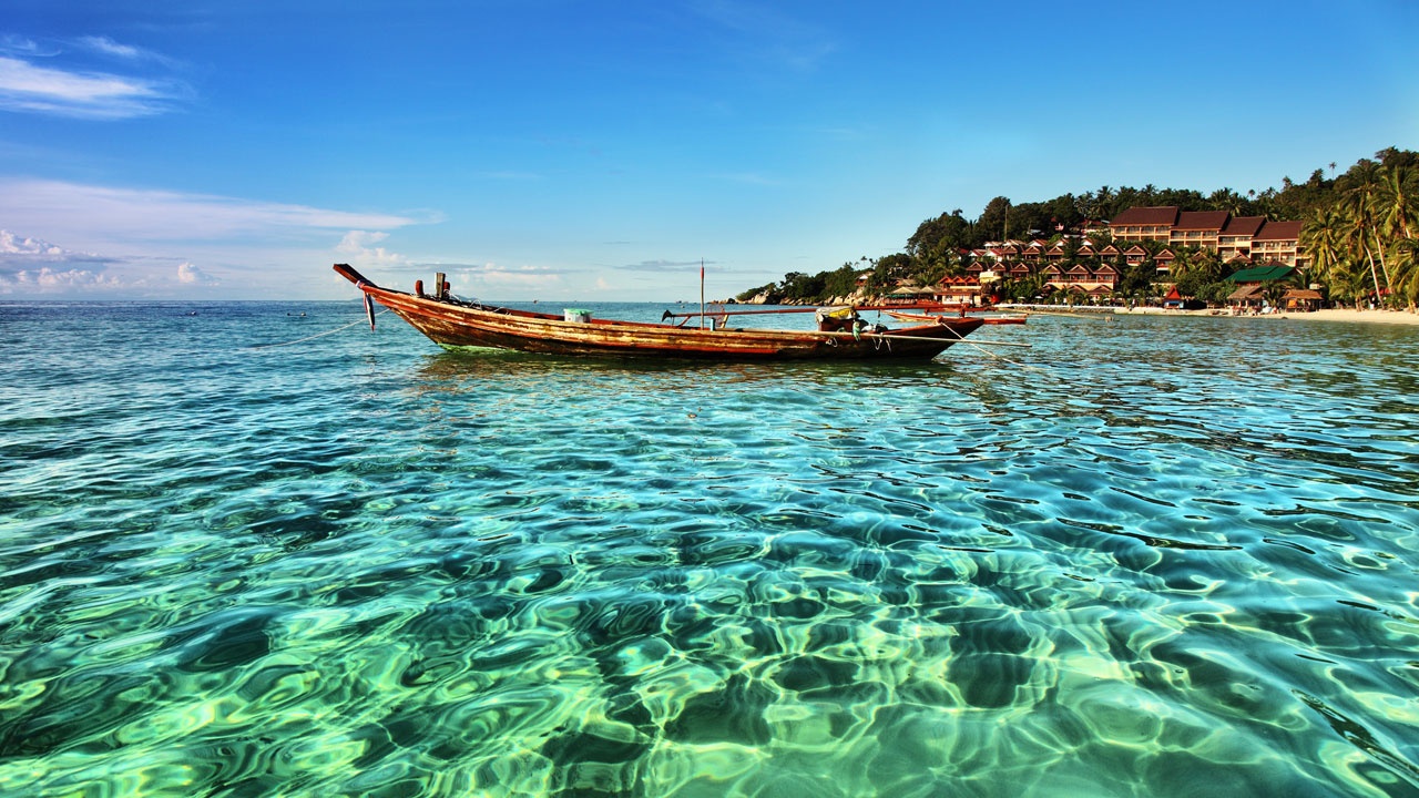 11. Ko Phangan, Thái Lan: Ko Phanga là tên một hòn đảo nằm ở miền nam Thái Lan. Hòn đảo này nổi tiếng với khách du lịch giá rẻ, những bãi biển hấp dẫn. Ko Phanga cũng là nơi có nhiều bữa đại tiệc tưng bừng và hấp dẫn khiến du khách không thể chối từ.