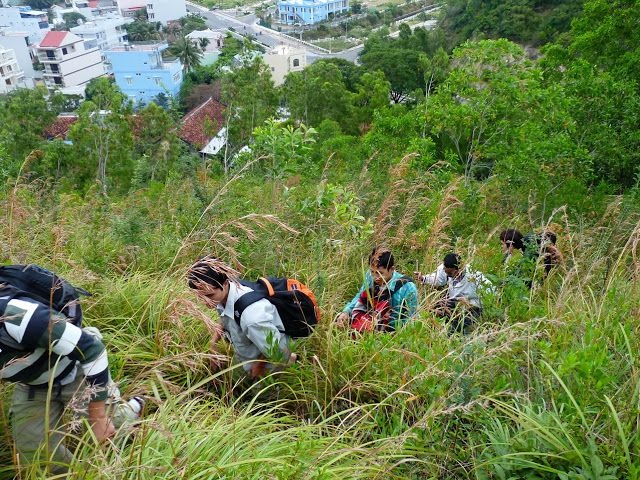 Khởi hành trên đỉnh núi Cô Tiên...