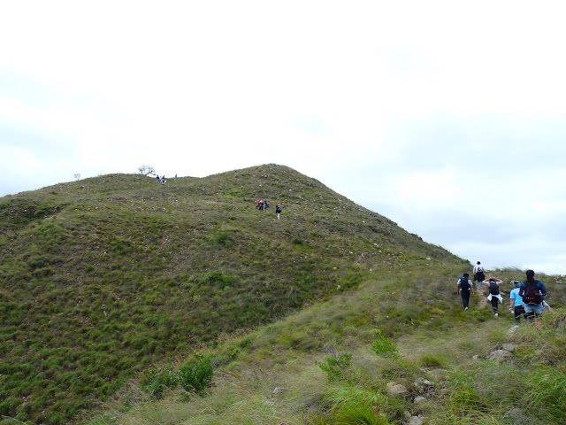 Trời mát dịu, thời điểm rất thích hợp để hành trình leo núi.