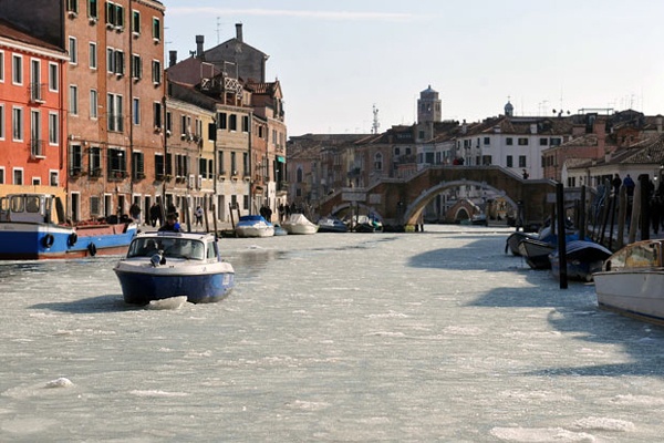 Và hình ảnh đóng băng thực tế của Venice, không thơ mộng như bạn tưởng.