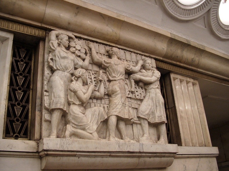 Ga tàu điện ngầm Elektrozavodskaya.