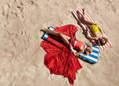 Miếng bạt trải đôi khi phát huy tác dụng không ngờ. Ảnh st.