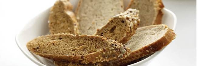 Bánh mì xoắn Brezel là một trong những món khai vị nguội được yêu thích nhất, bên cạnh ba chỉ băm xông khói, sốt kem phô mai...