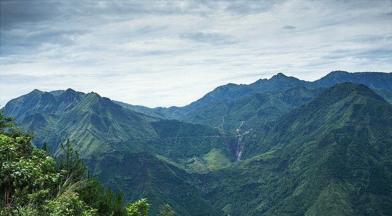 Sáng 7h cả nhóm xuất phát theo lộ trình một bạn trên diễn đàn đã hướng dẫn: Hà Nội - Sơn Tây - cầu Trung Hà - Thanh Sơn - Thu Cúc - Văn Chấn - Phình Hồ - Làng Nhì ( Dưới ) - Háng Tề Chơ.