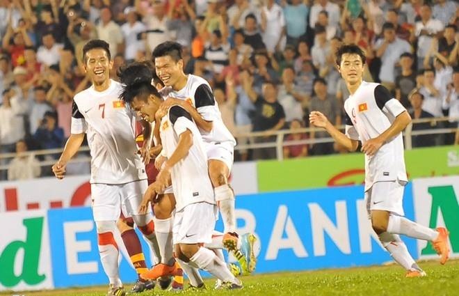 'Cau thu U19 nen hoc vo truoc khi da V.League' hinh anh