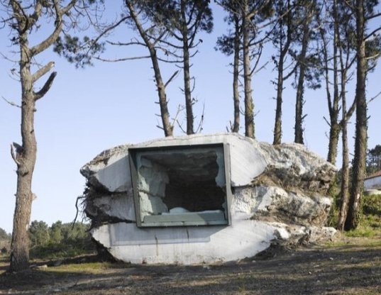 The Truffle, Tây Ban Nha  Ngôi nhà chắc chắn này được nhà thiết kế Ensamble Studio mô tả như là một 