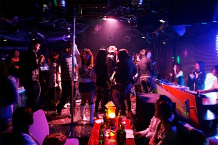 Một cảnh trên Bar ở Hà Nội.