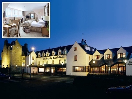 Được xây dựng năm 1625, lâu đài Ballygally đã được chuyển thành một khách sạn. Người chủ cũ của lâu đài, bà Isobel Shaw, vẫn tiếp tục đem đến cho du khách cảm giác lo sợ bằng cách gõ các phòng, sau đó biến mất. Bà Shaw nhảy ra khỏi cửa sổ phòng ngủ phòng mình để tự tử sau khi chồng bà đã nhốt và bỏ đói bà nhiều ngày trong phòng. Ảnh YAN.