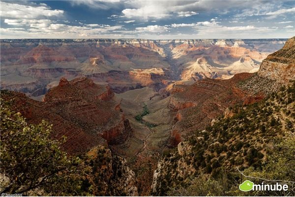 11.	Vườn quốc gia Grand Canyon, Hoa Kỳ Đây là một nơi mang đậm tính chất sử thi hùng vĩ nhất ở Bắc Mỹ và là một trong những điểm đến ngoạn mục nhất trên trái đất. Như những người đã từng ghé thăm nơi đây chứng nhận, không có gì gây cho bạn cảm giác sợ hãi bằng khi bạn đang đứng ở bên rìa của Grand Canyon - kỳ quan thiên nhiên của thế giới.