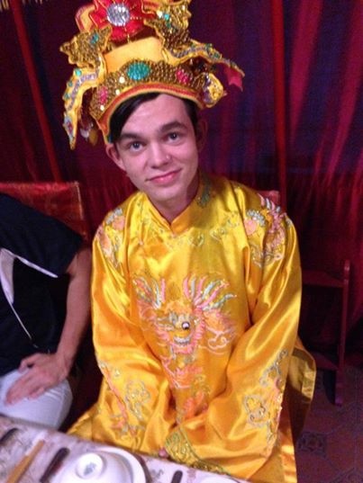 Levi trong vai vua. Ảnh: The Scoop.